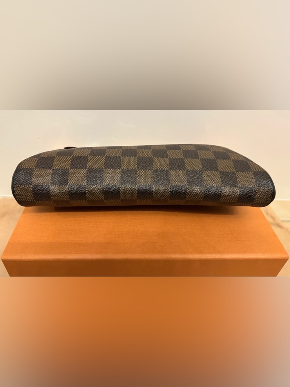 Louis Vuitton Damier Crossbag - Picture 7 of 16